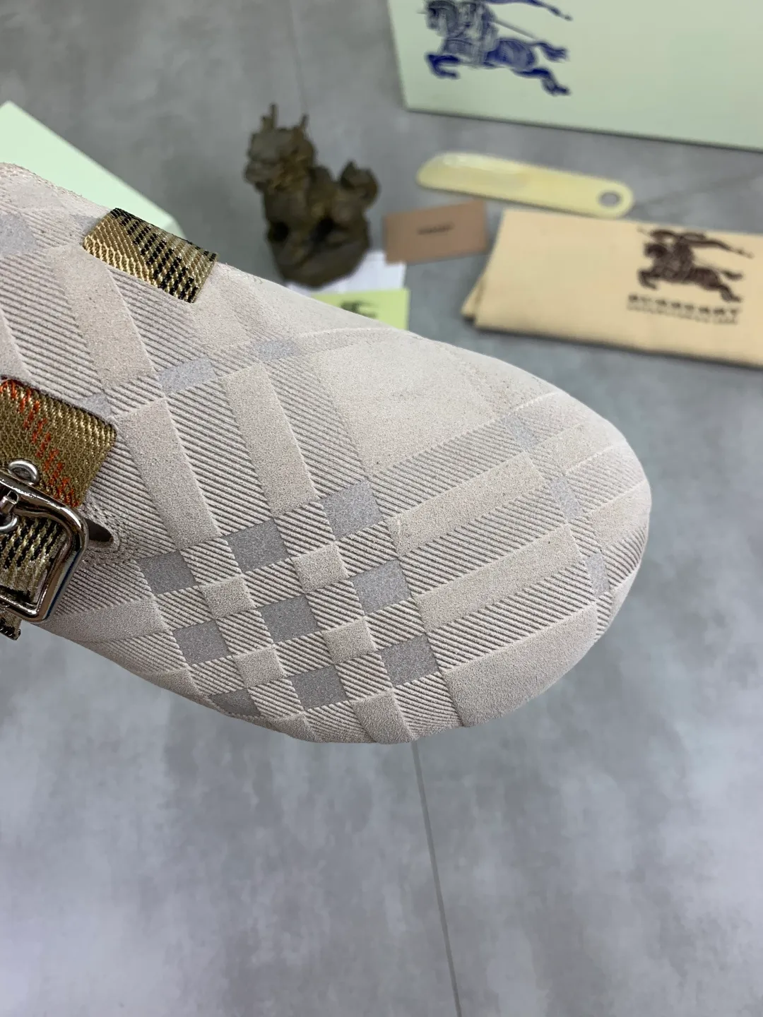 Men's Men's Shoes 💰P620 💰【New Style】Top Version 🆘【Burberry】New Burberry Slippers are on the market with perfect workmanship! 🔥Perfect shape and top quality🙈Non-slip and wear-resistant high-end rubber outsole👣Versatile and comfortable shoes, standard size: 39-45 (38 46 customized) 5️⃣colors available Top-quality packaging